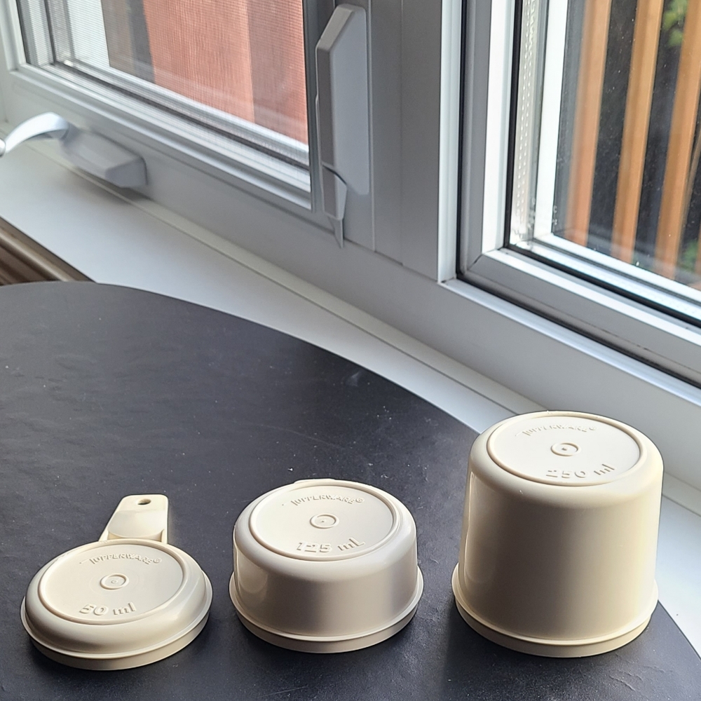 Tupperware nesting measuring cups - Picture 3 of 4